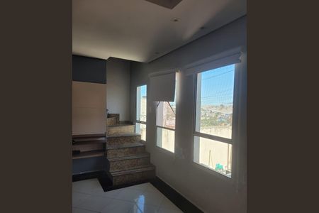 Casa para alugar com 369m², 2 quartos e 2 vagasEscada