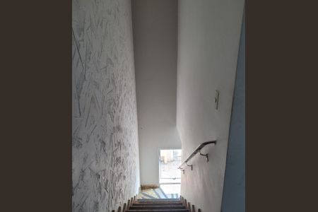 Casa para alugar com 369m², 2 quartos e 2 vagasEscada