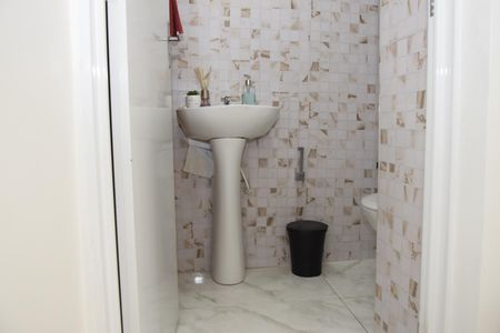 Lavabo de casa para alugar com 3 quartos, 64m² em Chacara Santa Maria, Embu das Artes