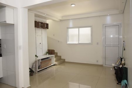 Sala de casa para alugar com 3 quartos, 64m² em Chacara Santa Maria, Embu das Artes