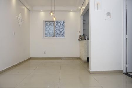 Sala de casa para alugar com 3 quartos, 64m² em Chacara Santa Maria, Embu das Artes