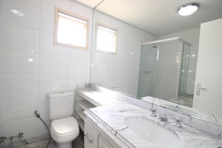 Apartamento à venda com 178m², 3 quartos e 4 vagasQuarto 4 - Banheiro