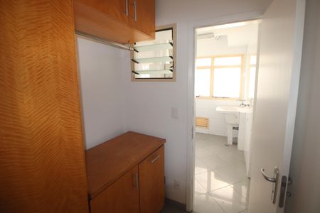 Apartamento à venda com 178m², 3 quartos e 4 vagasÁrea de Serviço - Quarto