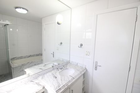 Apartamento à venda com 178m², 3 quartos e 4 vagasQuarto 4 - Banheiro