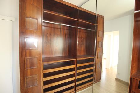 Apartamento à venda com 178m², 3 quartos e 4 vagasQuarto 2