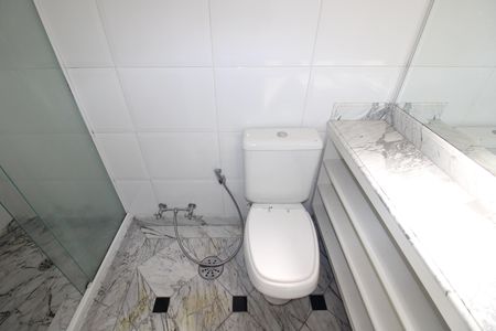 Apartamento à venda com 178m², 3 quartos e 4 vagasQuarto 4 - Banheiro