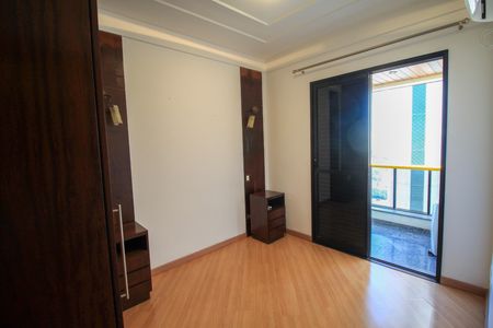 Apartamento à venda com 132m², 3 quartos e 4 vagas Apartamento à venda com 132m², 3 quartos e 4 vagasSuíte