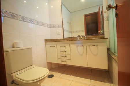 Apartamento à venda com 132m², 3 quartos e 4 vagas Apartamento à venda com 132m², 3 quartos e 4 vagasBanheiro da Suíte