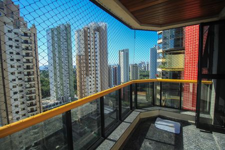 Apartamento à venda com 132m², 3 quartos e 4 vagas Apartamento à venda com 132m², 3 quartos e 4 vagasVaranda