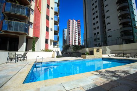 Apartamento à venda com 132m², 3 quartos e 4 vagas Apartamento à venda com 132m², 3 quartos e 4 vagasPiscina
