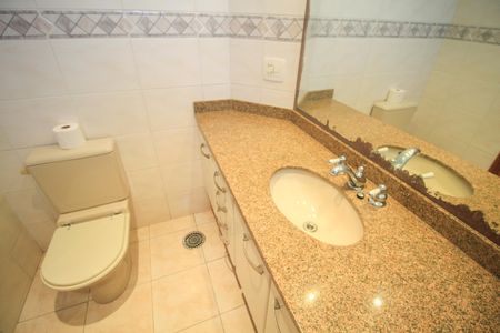 Apartamento à venda com 132m², 3 quartos e 4 vagas Apartamento à venda com 132m², 3 quartos e 4 vagasBanheiro da Suíte