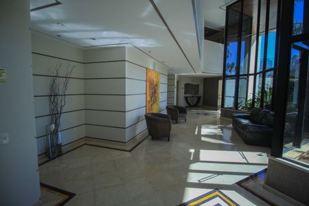 Apartamento à venda com 132m², 3 quartos e 4 vagas Apartamento à venda com 132m², 3 quartos e 4 vagasHall social