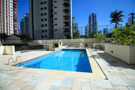 Apartamento à venda com 132m², 3 quartos e 4 vagas Apartamento à venda com 132m², 3 quartos e 4 vagasPiscina