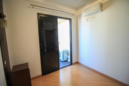 Apartamento à venda com 132m², 3 quartos e 4 vagas Apartamento à venda com 132m², 3 quartos e 4 vagasSuíte