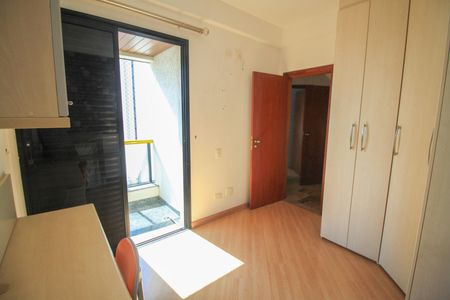 Apartamento à venda com 132m², 3 quartos e 4 vagas Apartamento à venda com 132m², 3 quartos e 4 vagasQuarto 2