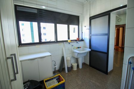 Apartamento à venda com 132m², 3 quartos e 4 vagas Apartamento à venda com 132m², 3 quartos e 4 vagasÁrea de Serviço