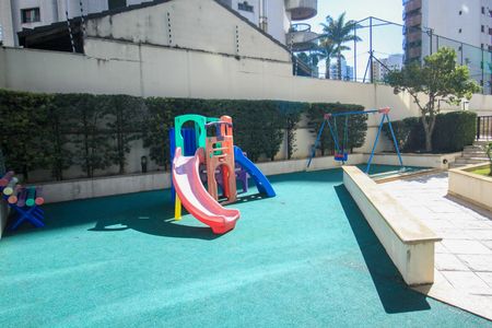 Apartamento à venda com 132m², 3 quartos e 4 vagas Apartamento à venda com 132m², 3 quartos e 4 vagasPlayground