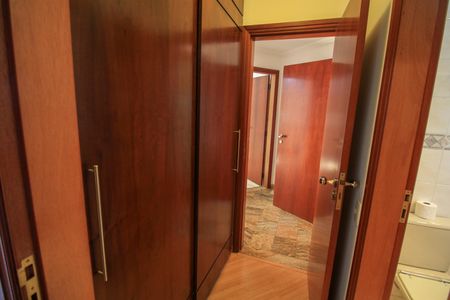 Apartamento à venda com 132m², 3 quartos e 4 vagas Apartamento à venda com 132m², 3 quartos e 4 vagasCloset da Suíte