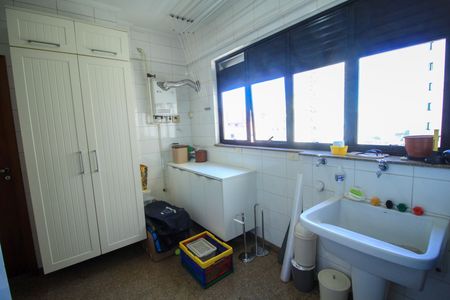 Apartamento à venda com 132m², 3 quartos e 4 vagas Apartamento à venda com 132m², 3 quartos e 4 vagasÁrea de Serviço