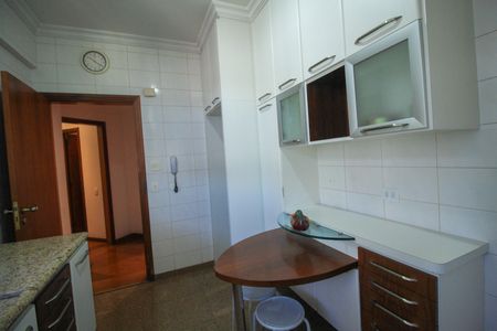 Apartamento à venda com 132m², 3 quartos e 4 vagas Apartamento à venda com 132m², 3 quartos e 4 vagasCozinha
