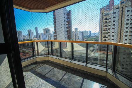 Apartamento à venda com 132m², 3 quartos e 4 vagas Apartamento à venda com 132m², 3 quartos e 4 vagasVaranda