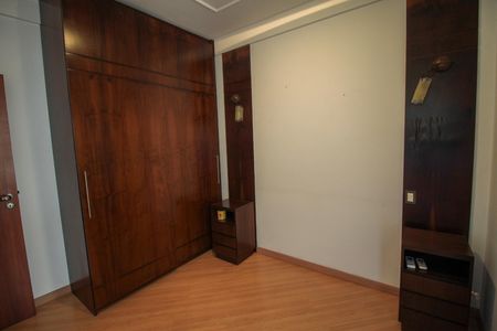 Apartamento à venda com 132m², 3 quartos e 4 vagas Apartamento à venda com 132m², 3 quartos e 4 vagasSuíte