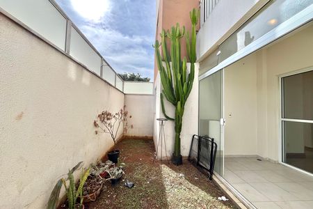 Apartamento à venda com 75m², 2 quartos e 1 vaga Apartamento à venda com 75m², 2 quartos e 1 vagaVaranda