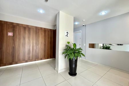 Apartamento à venda com 75m², 2 quartos e 1 vaga Apartamento à venda com 75m², 2 quartos e 1 vagaHall social