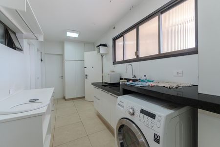 Apartamento à venda com 470m², 5 quartos e 4 vagas Apartamento à venda com 470m², 5 quartos e 4 vagasÁrea de Serviço
