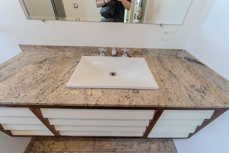 Apartamento à venda com 470m², 5 quartos e 4 vagas Apartamento à venda com 470m², 5 quartos e 4 vagasBanheiro da Suíte 1