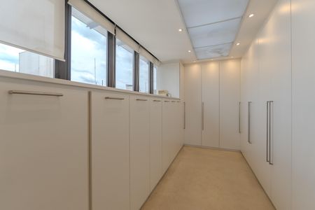 Apartamento à venda com 470m², 5 quartos e 4 vagas Apartamento à venda com 470m², 5 quartos e 4 vagasCloset da suíte master