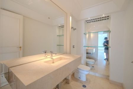 Apartamento à venda com 470m², 5 quartos e 4 vagas Apartamento à venda com 470m², 5 quartos e 4 vagasLavabo