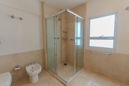 Apartamento à venda com 470m², 5 quartos e 4 vagas Apartamento à venda com 470m², 5 quartos e 4 vagasBanheiro da suíte master