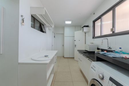 Apartamento à venda com 470m², 5 quartos e 4 vagas Apartamento à venda com 470m², 5 quartos e 4 vagasÁrea de Serviço