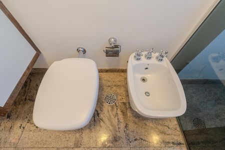 Apartamento à venda com 470m², 5 quartos e 4 vagas Apartamento à venda com 470m², 5 quartos e 4 vagasBanheiro 1