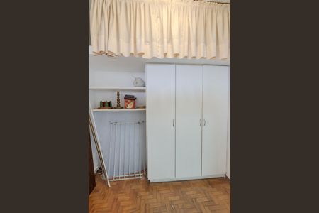 Apartamento à venda com 470m², 5 quartos e 4 vagas Apartamento à venda com 470m², 5 quartos e 4 vagasQuarto de Serviço 1