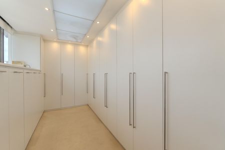 Apartamento à venda com 470m², 5 quartos e 4 vagas Apartamento à venda com 470m², 5 quartos e 4 vagasCloset da suíte master