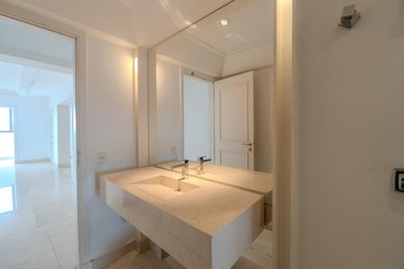 Apartamento à venda com 470m², 5 quartos e 4 vagas Apartamento à venda com 470m², 5 quartos e 4 vagasLavabo
