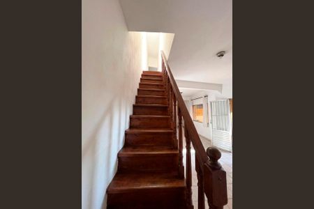 Escada de casa para alugar com 3 quartos, 110m² em Vila Jacuí, São Paulo