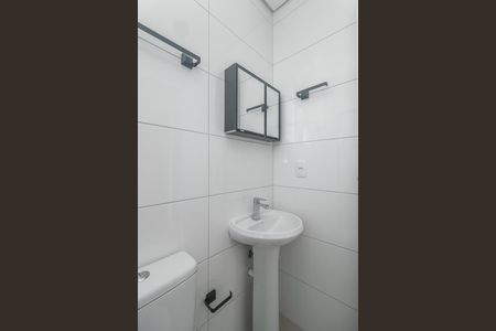 Banheiro de apartamento para alugar com 1 quarto, 26m² em Costa E Silva, Porto Alegre