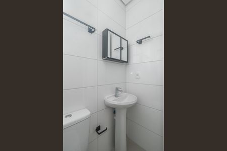 Banheiro de apartamento para alugar com 1 quarto, 26m² em Costa E Silva, Porto Alegre