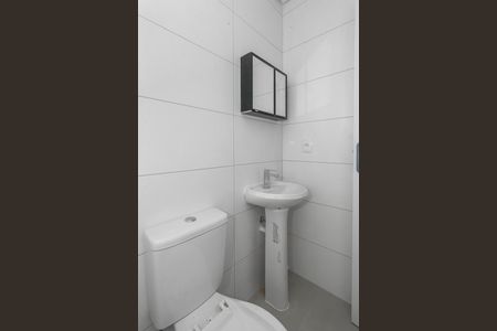 Banheiro de apartamento para alugar com 1 quarto, 26m² em Costa E Silva, Porto Alegre