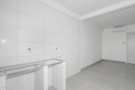 Sala / Quarto / Cozinha de apartamento para alugar com 1 quarto, 18m² em Costa E Silva, Porto Alegre