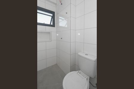 Banheiro de apartamento para alugar com 1 quarto, 18m² em Costa E Silva, Porto Alegre