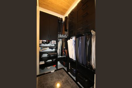 Apartamento à venda com 196m², 4 quartos e 3 vagasCloset da suíte 3 