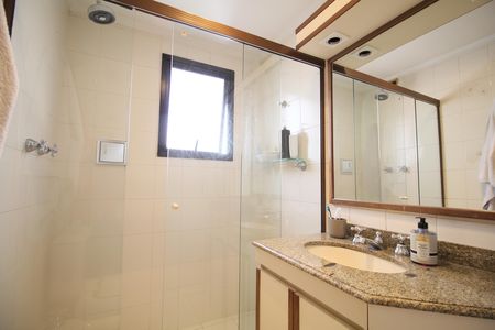 Apartamento à venda com 196m², 4 quartos e 3 vagasBanheiro Suíte 1