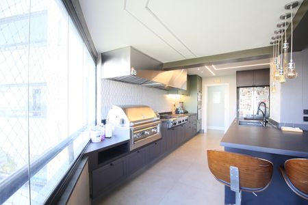 Apartamento à venda com 196m², 4 quartos e 3 vagasCozinha - Armários
