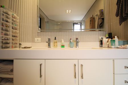 Apartamento à venda com 196m², 4 quartos e 3 vagasBanheiro Suíte 3