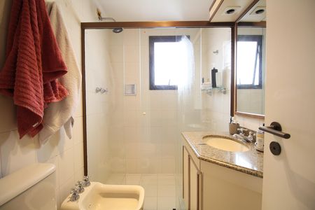 Apartamento à venda com 196m², 4 quartos e 3 vagasBanheiro Suíte 1