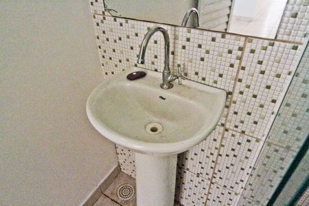 Apartamento para alugar com 60m², 2 quartos e sem vagaBanheiro